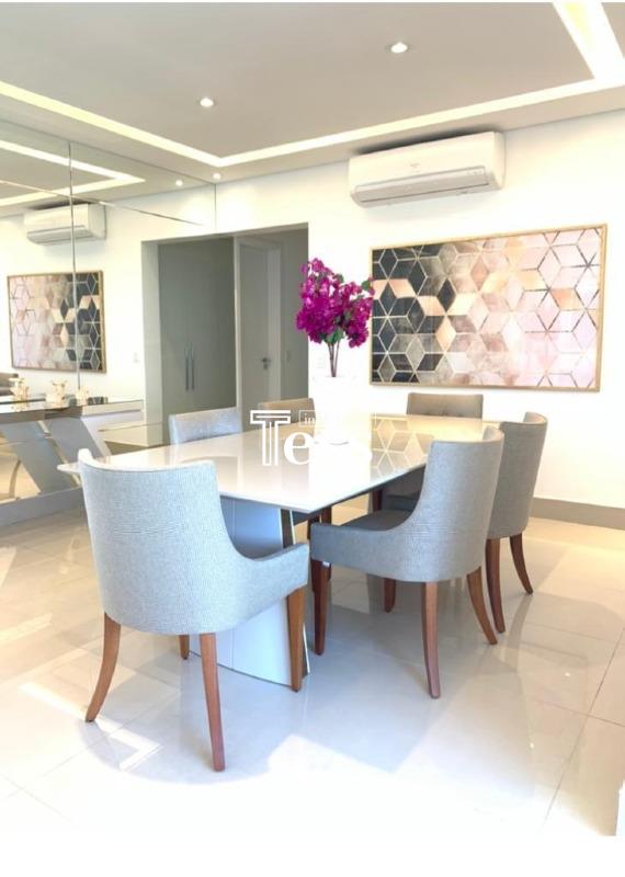 Apartamento com 3 quartos à venda, 250m² — foto 1 de 8
