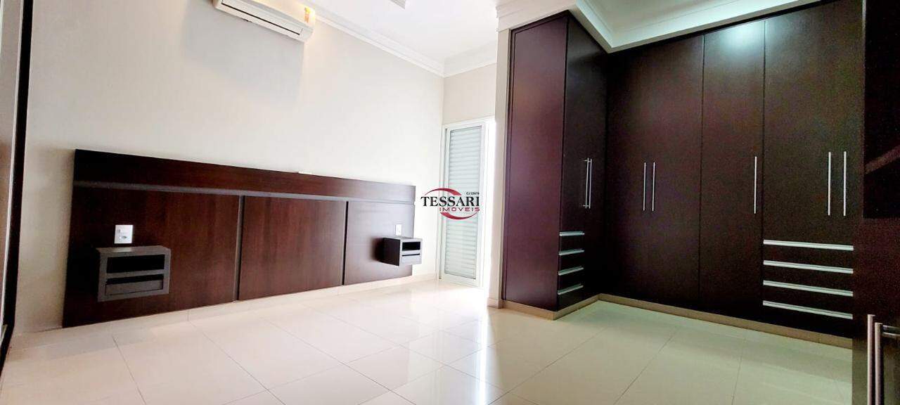 Casa de Condomínio com 4 quartos para aluguel, 280m² — foto 10 de 20