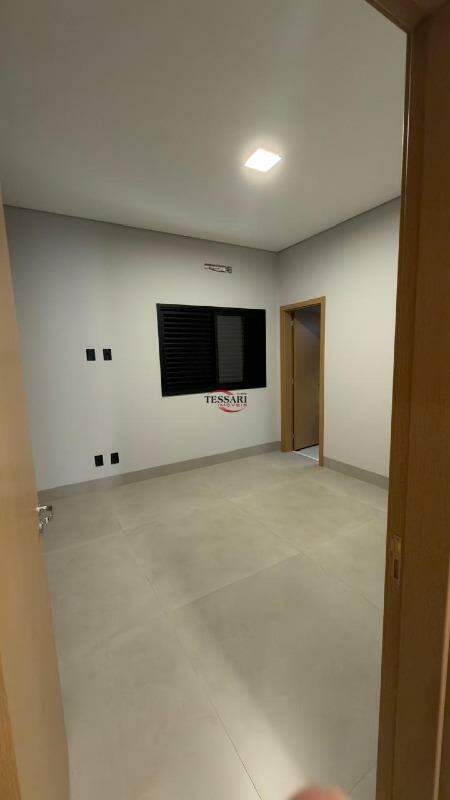 Casa de Condomínio com 3 quartos à venda, 226m² — foto 16 de 27