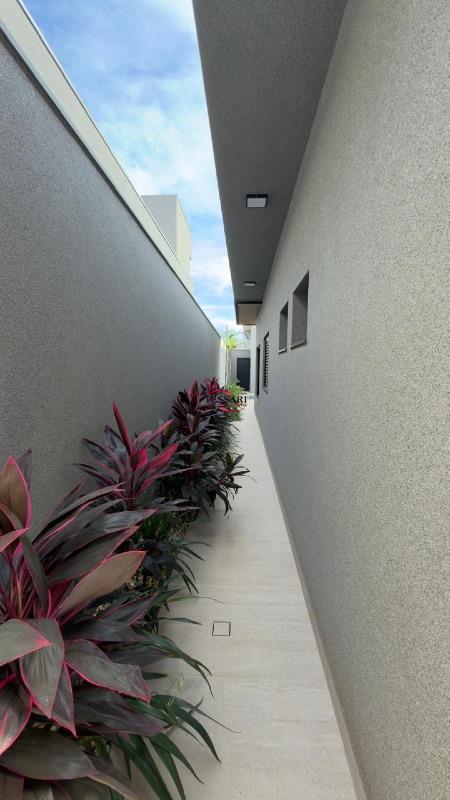 Casa de Condomínio com 3 quartos à venda, 226m² — foto 25 de 27