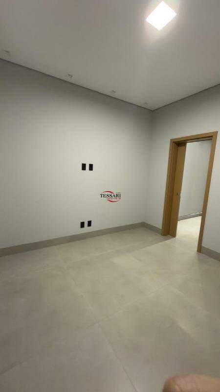 Casa de Condomínio com 3 quartos à venda, 226m² — foto 21 de 27