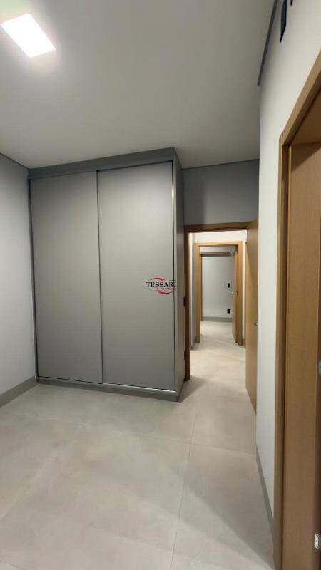 Casa de Condomínio com 3 quartos à venda, 226m² — foto 12 de 27