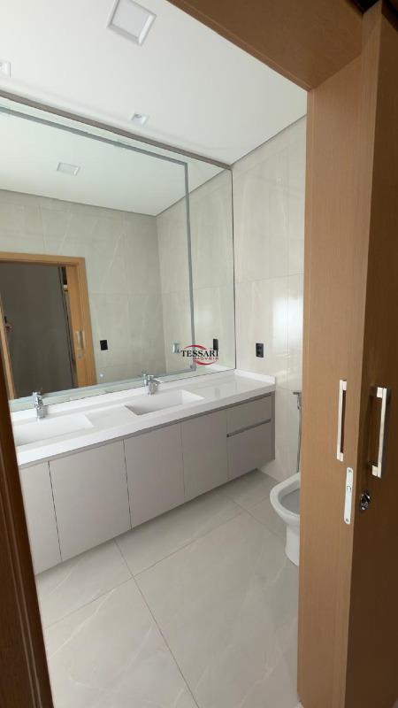 Casa de Condomínio com 3 quartos à venda, 226m² — foto 18 de 27