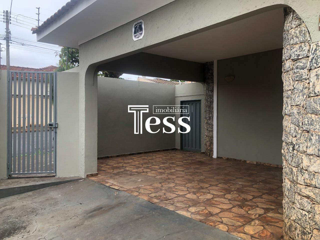 Casa com 3 quartos para aluguel, 160m² — foto 2 de 22