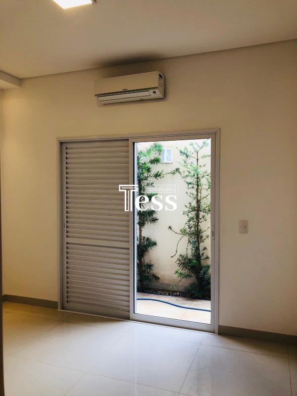 Casa de Condomínio com 5 quartos para aluguel, 370m² — foto 9 de 29