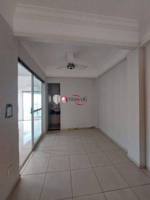 Casa de Condomínio com 4 quartos para aluguel, 240m² — foto 4 de 17