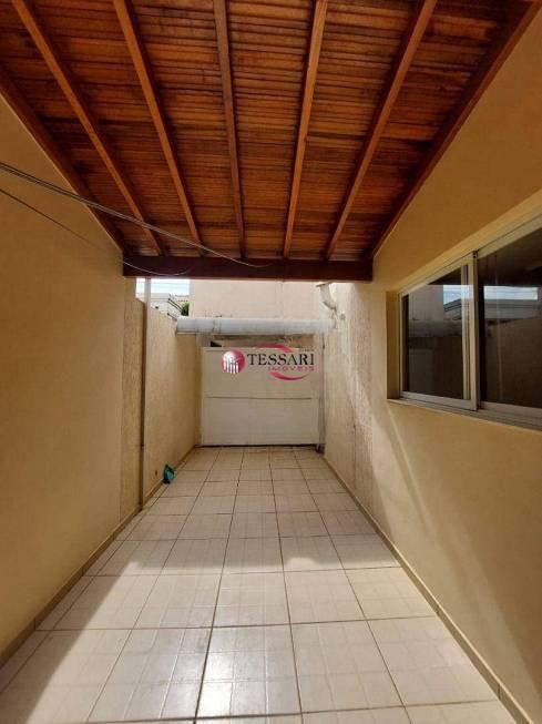 Casa de Condomínio com 4 quartos para aluguel, 240m² — foto 7 de 17