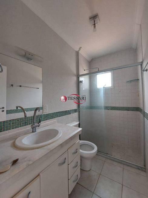 Casa de Condomínio com 4 quartos para aluguel, 240m² — foto 8 de 17