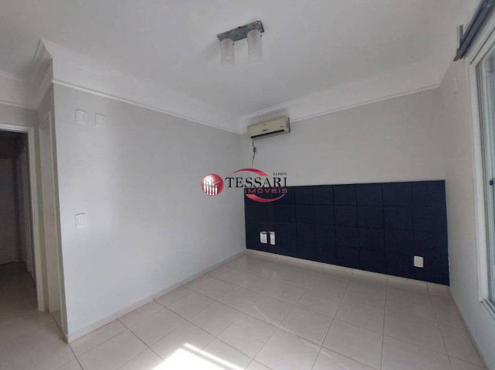 Casa de Condomínio com 4 quartos para aluguel, 240m² — foto 12 de 17