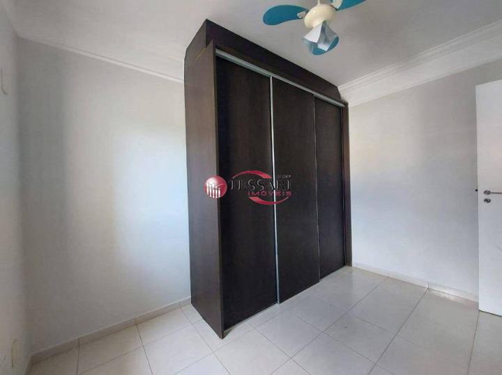 Casa de Condomínio com 4 quartos para aluguel, 240m² — foto 9 de 17