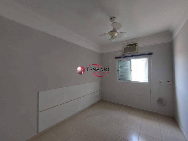 Casa de Condomínio com 4 quartos para aluguel, 240m² — foto 14 de 17