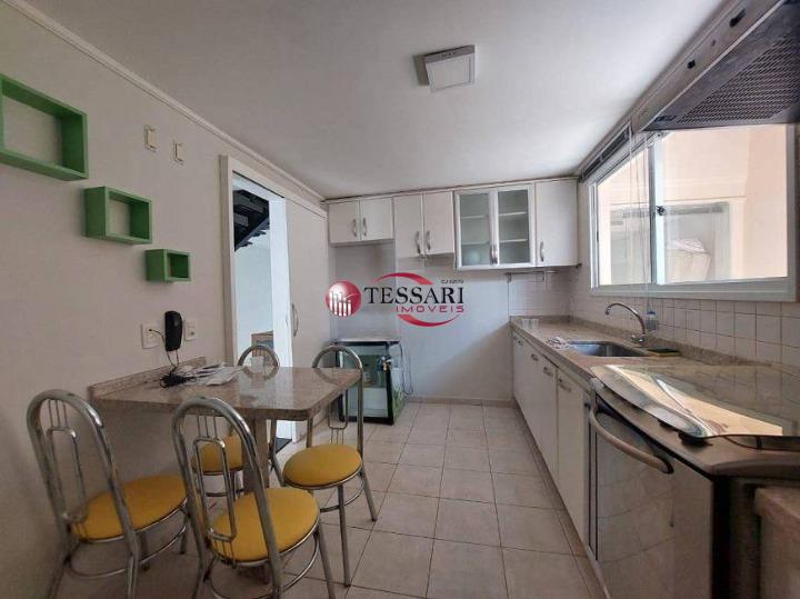 Casa de Condomínio com 4 quartos para aluguel, 240m² — foto 6 de 17