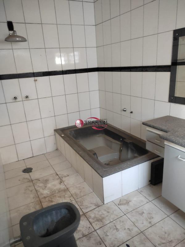 Casa com 4 quartos para aluguel, 540m² — foto 10 de 24