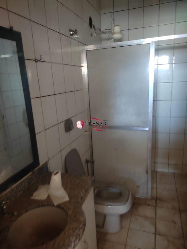 Casa com 4 quartos para aluguel, 540m² — foto 9 de 24