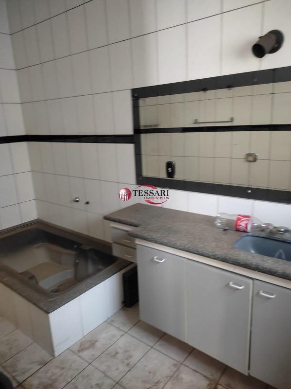 Casa com 4 quartos para aluguel, 540m² — foto 17 de 24