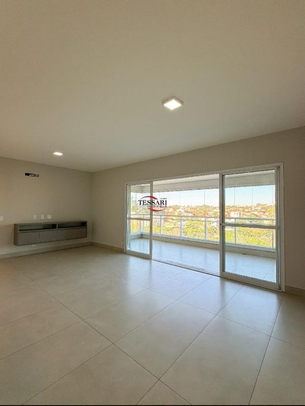 Apartamento com 3 quartos para aluguel, 147m² — foto 2 de 20
