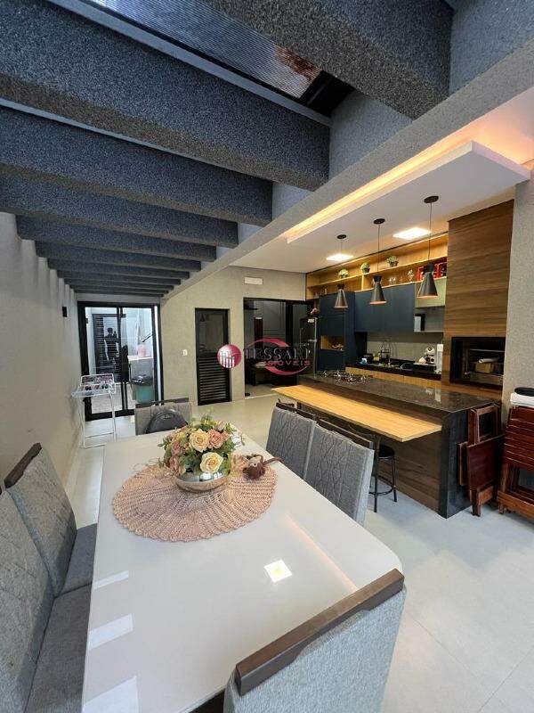 Casa de Condomínio com 3 quartos à venda, 253m² — foto 6 de 15