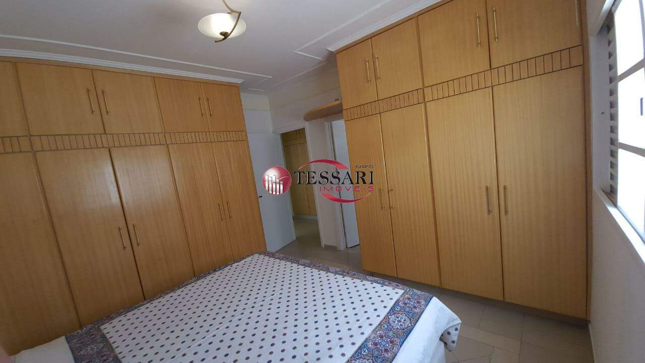 Casa de Condomínio com 4 quartos para aluguel, 290m² — foto 21 de 28