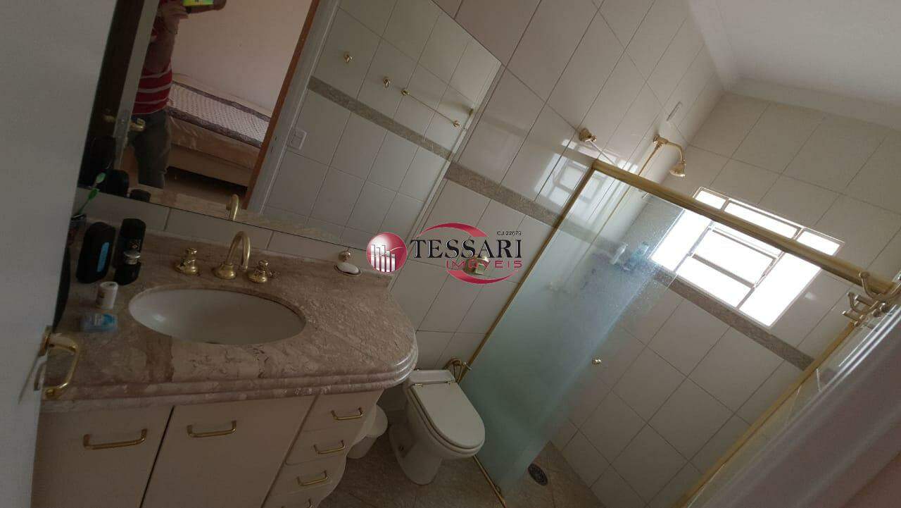 Casa de Condomínio com 4 quartos para aluguel, 290m² — foto 20 de 28
