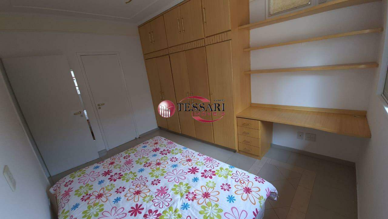 Casa de Condomínio com 4 quartos para aluguel, 290m² — foto 19 de 28