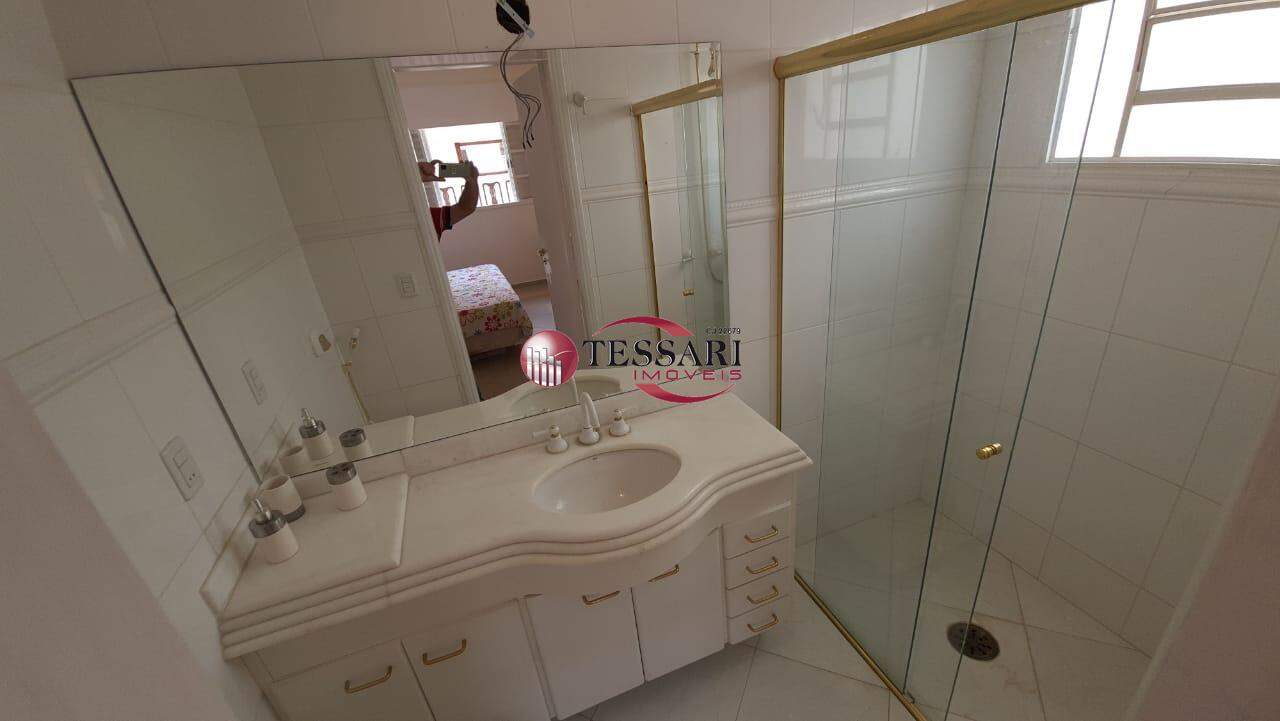Casa de Condomínio com 4 quartos para aluguel, 290m² — foto 17 de 28