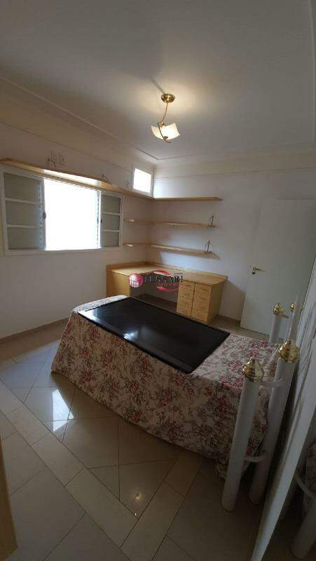 Casa de Condomínio com 4 quartos para aluguel, 290m² — foto 16 de 28