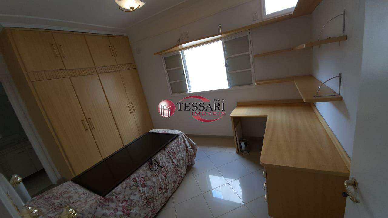 Casa de Condomínio com 4 quartos para aluguel, 290m² — foto 15 de 28