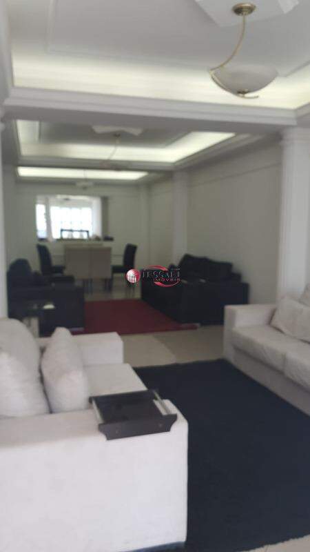 Casa de Condomínio com 4 quartos para aluguel, 290m² — foto 4 de 28