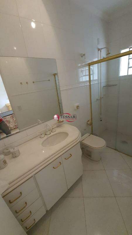 Casa de Condomínio com 4 quartos para aluguel, 290m² — foto 14 de 28