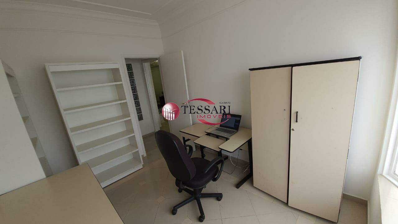 Casa de Condomínio com 4 quartos para aluguel, 290m² — foto 13 de 28