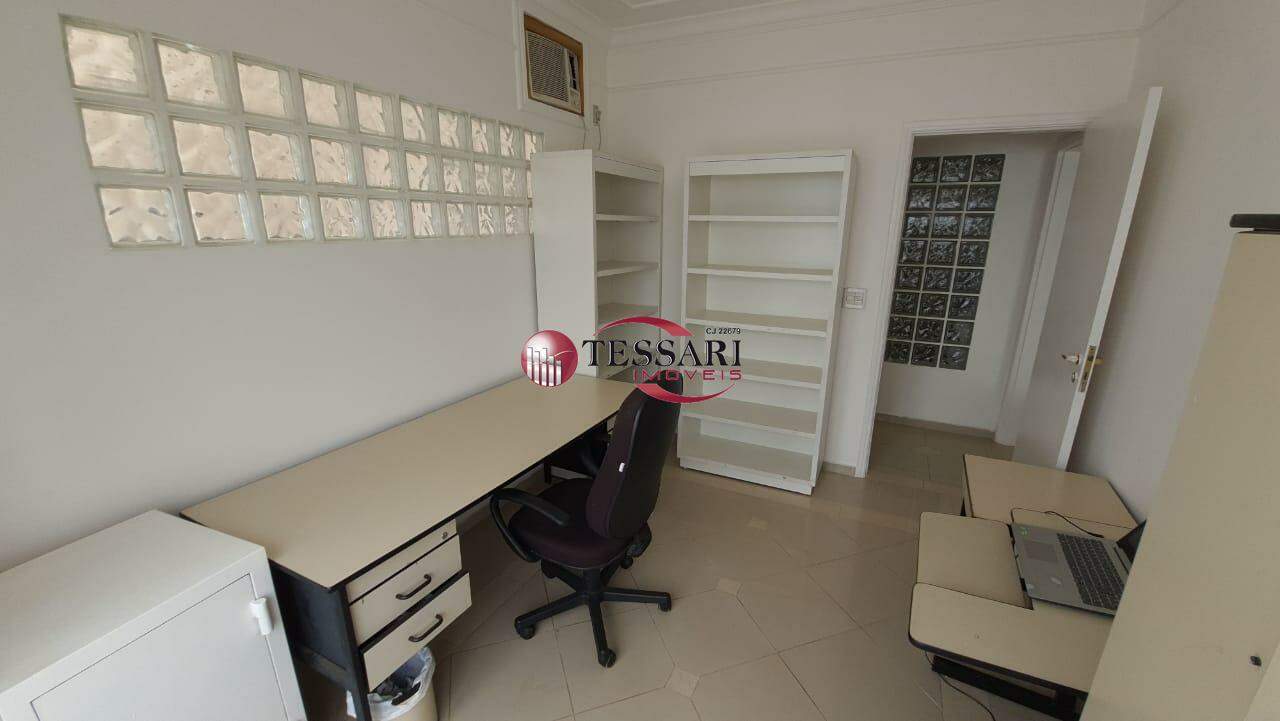 Casa de Condomínio com 4 quartos para aluguel, 290m² — foto 12 de 28