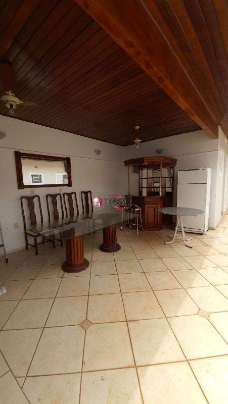 Casa de Condomínio com 4 quartos para aluguel, 290m² — foto 25 de 28