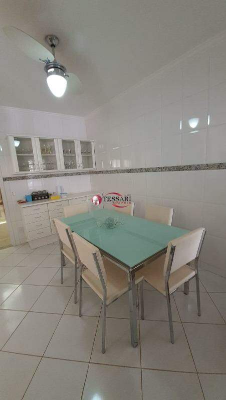Casa de Condomínio com 4 quartos para aluguel, 290m² — foto 10 de 28