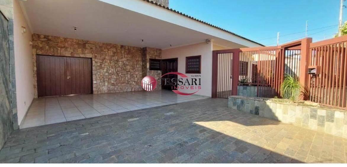 Casa com 4 quartos para aluguel, 215m² — foto 1 de 25