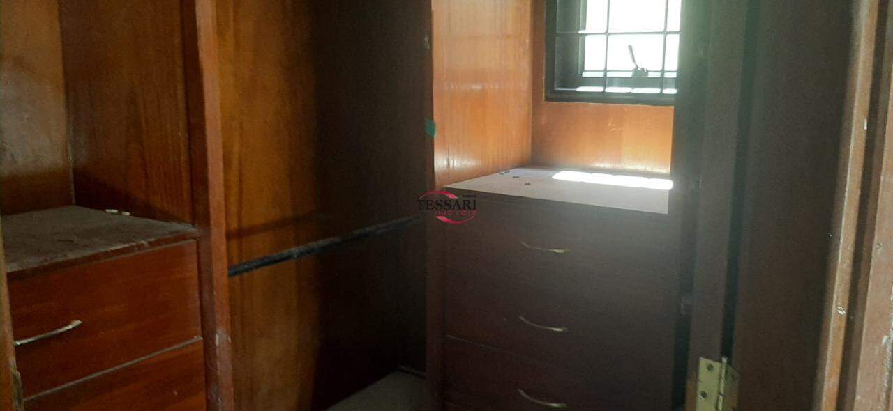 Casa com 4 quartos para aluguel, 215m² — foto 15 de 25
