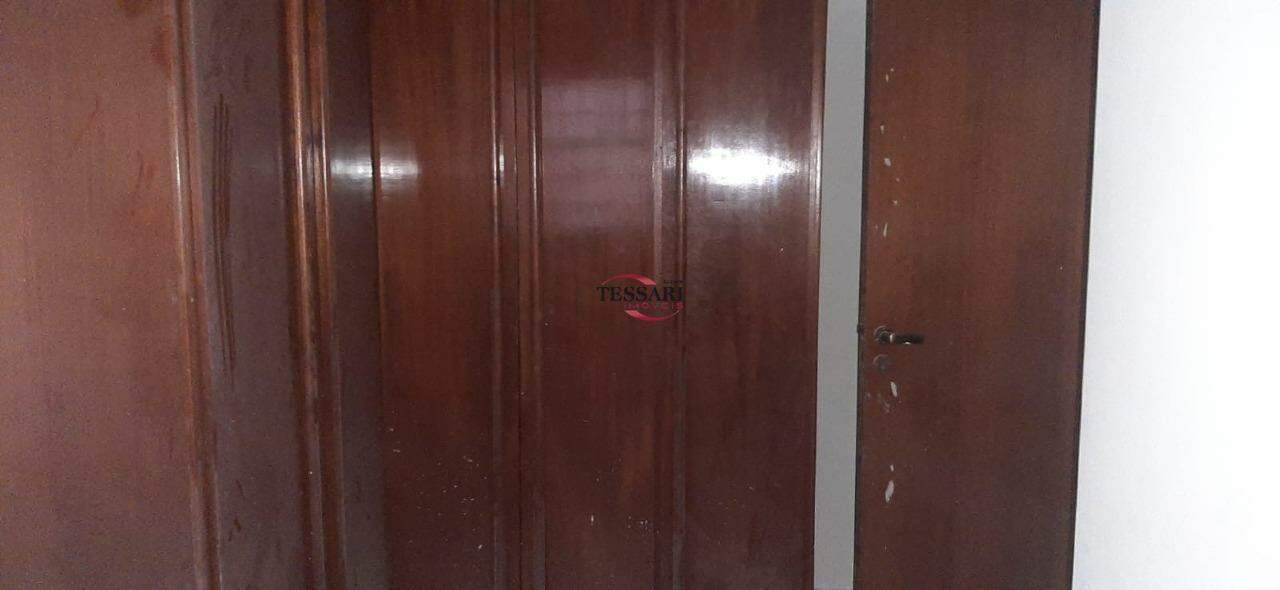 Casa com 4 quartos para aluguel, 215m² — foto 19 de 25