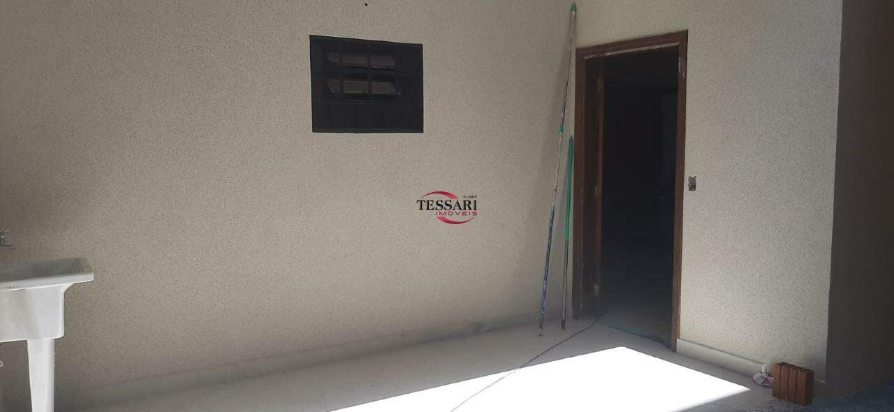 Casa com 4 quartos para aluguel, 215m² — foto 11 de 25