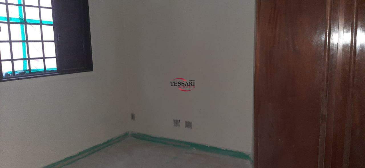 Casa com 4 quartos para aluguel, 215m² — foto 20 de 25