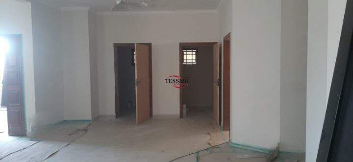 Casa com 4 quartos para aluguel, 215m² — foto 4 de 25