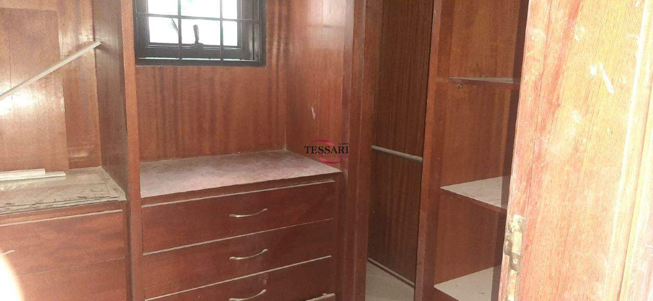Casa com 4 quartos para aluguel, 215m² — foto 13 de 25