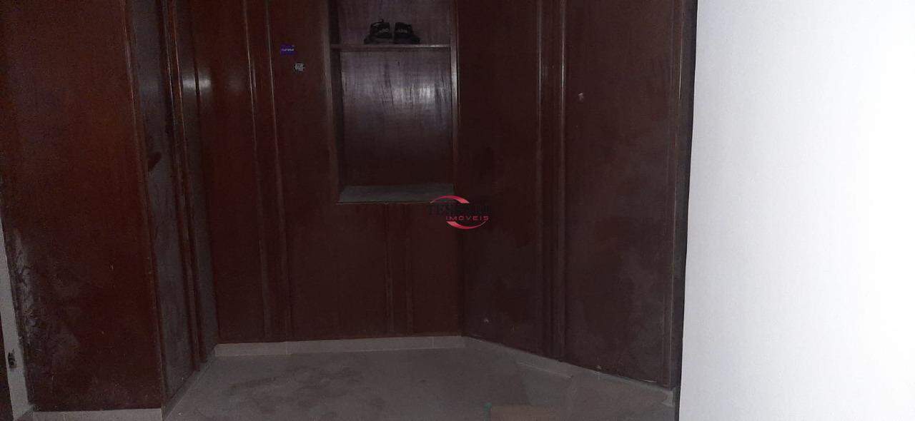 Casa com 4 quartos para aluguel, 215m² — foto 16 de 25