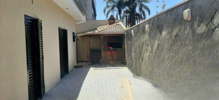 Casa com 4 quartos para aluguel, 215m² — foto 22 de 25