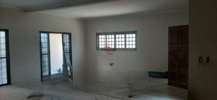 Casa com 4 quartos para aluguel, 215m² — foto 6 de 25