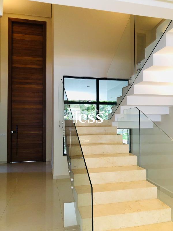Casa de Condomínio com 4 quartos à venda, 500m² — foto 2 de 30