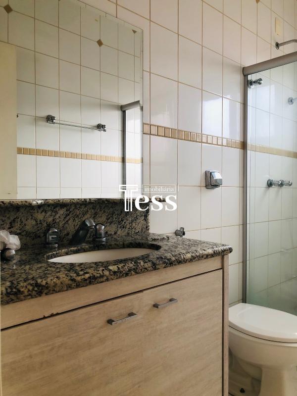 Casa de Condomínio com 4 quartos para aluguel, 250m² — foto 17 de 24