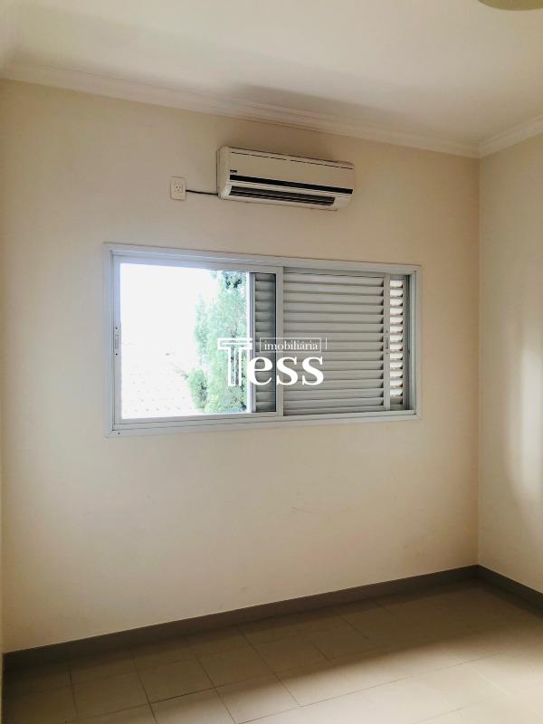 Casa de Condomínio com 4 quartos para aluguel, 250m² — foto 13 de 24