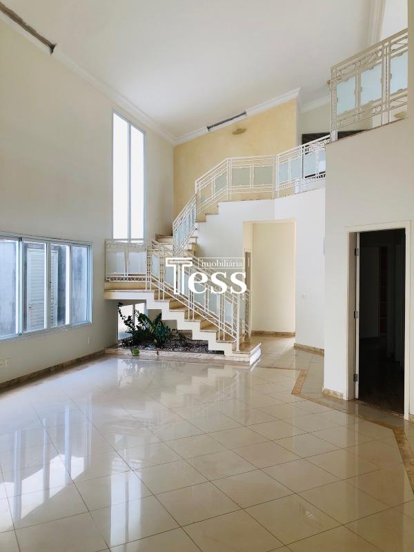 Casa de Condomínio com 4 quartos para aluguel, 250m² — foto 3 de 24