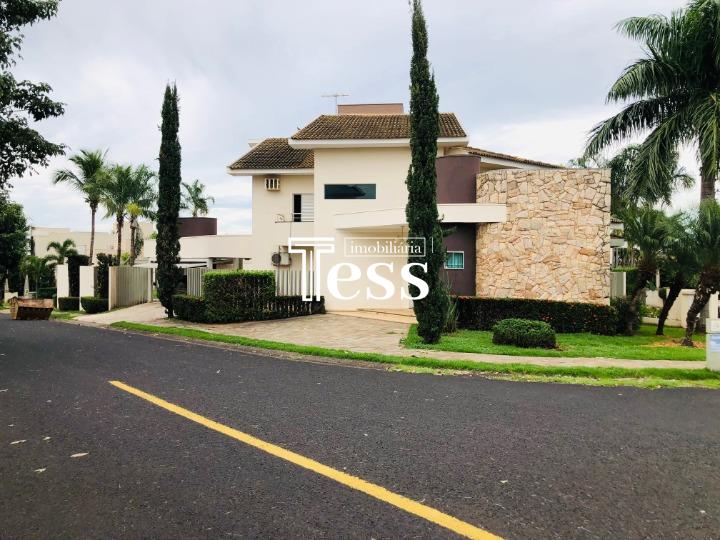 Casa de Condomínio com 3 quartos para aluguel, 400m² — foto 1 de 10
