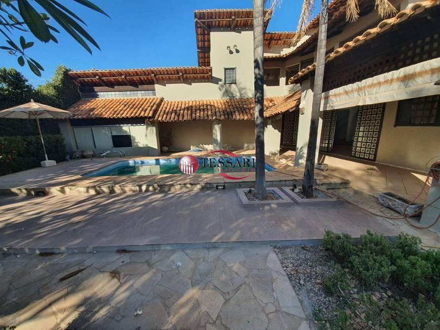 Casa com 4 quartos à venda, 330m² — foto 8 de 9