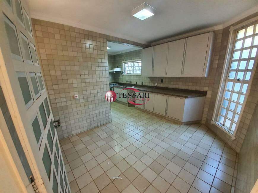 Casa com 4 quartos à venda, 330m² — foto 4 de 9
